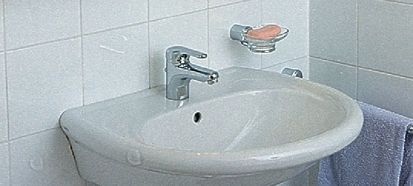 Tapón de plástico para pared HUD-1 Tapones de pared plásticos universales y económicos para fijación de carga ligera a paredes huecas y sólidas Aplicaciones 1