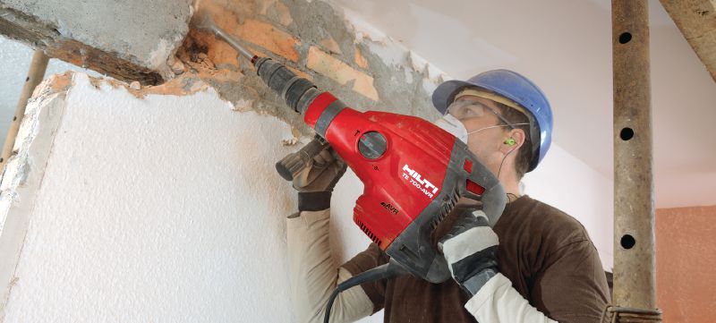 Martillo demoledor TE 700-AVR SDS-Max Potente martillo rompedor de muros SDS Max (TE-Y) para tareas de carga pesada de cincelado de concreto y mampostería, con sistema de reducción activa de la vibración (AVR) Aplicaciones 1