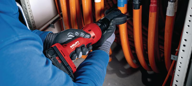 Cortadora de cables de aluminio y cobre a batería NCT 53 C-22 Cortadora en línea a batería para cables de cobre y aluminio de hasta 2/50 mm (plataforma de batería Nuron) Aplicaciones 1