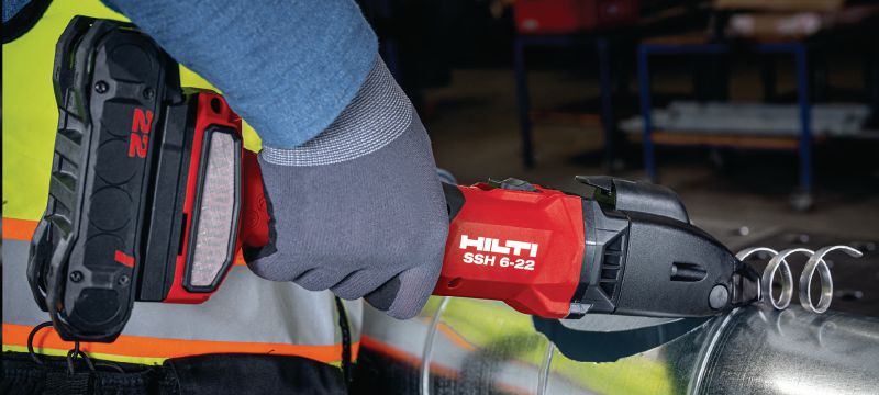Cortadoras de metal a batería SSH 6-22 CD Cortadoras de doble corte a batería para brindar cortes rápidos en conductos de ventilación y de espiral de hasta 4 veces 0.9 mm│20 Gauge. Se incluyen discos Hilti SSH CD (plataforma de batería Nuron) Aplicaciones 1