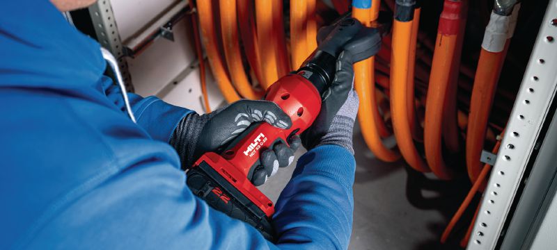Cortadora de cables de aluminio y cobre a batería NCT 53 C-22 Cortadora en línea a batería para cables de cobre y aluminio de hasta 2/50 mm (plataforma de batería Nuron) Aplicaciones 1