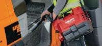 Aspiradora de construcción a batería VC 75-1-22 Aspiradora para la construcción compacta y a batería para limpiezas en el lugar de trabajo (seco), depósito de 3,5 l (1 galón) (batería Nuron) Aplicaciones 2