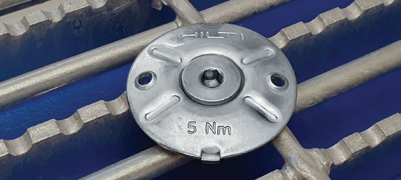Espiga de fijación para rejillas estrechas X-FCM-R NG (acero inoxidable) Espiga de fijación para rejillas estrechas con acero inoxidable para fijación de rejillas de piso de tamiz estrecho con pernos roscados en entornos de corrosión alta Aplicaciones 1