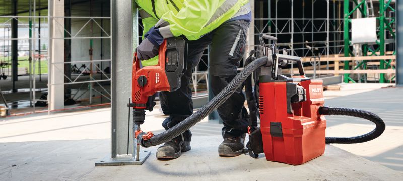 Extractor de polvo a batería clase L VC 4LX-22 T8 Compacto y potente extractor de polvo a batería con mochila opcional para la conexión con herramientas eléctricas y limpiezas en el lugar de trabajo (húmedo y seco), depósito de 8 litros (2 galones) (batería Nuron) Aplicaciones 1